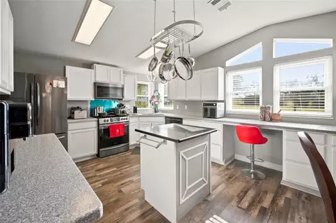 Kitchen - 5351 NE 121st Ter, Williston, FL 32696 photo 2 of 5