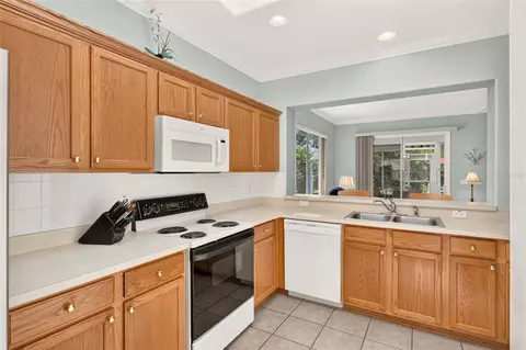 Kitchen - 9451 SE 132nd Loop, Summerfield, FL 34491 photo 5 of 5