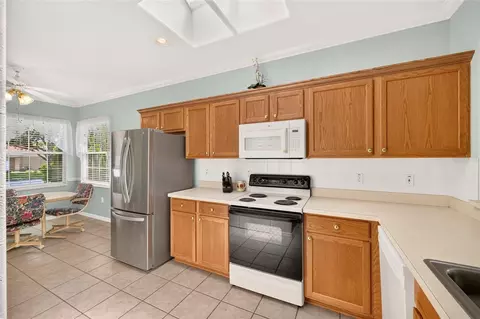 Kitchen - 9451 SE 132nd Loop, Summerfield, FL 34491 photo 2 of 5