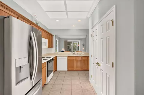 Kitchen - 9451 SE 132nd Loop, Summerfield, FL 34491 photo 4 of 5