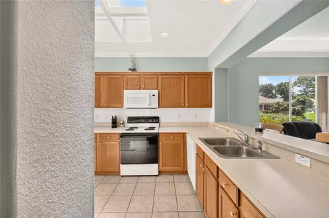Kitchen - 9451 SE 132nd Loop, Summerfield, FL 34491 photo 1 of 5