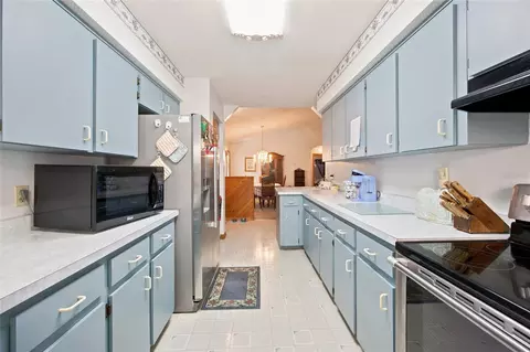 Kitchen - 36 Almond Trl, Ocala, FL 34472 photo 5 of 5