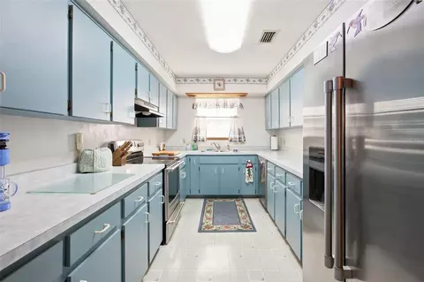 Kitchen - 36 Almond Trl, Ocala, FL 34472 photo 2 of 5
