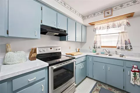 Kitchen - 36 Almond Trl, Ocala, FL 34472 photo 3 of 5