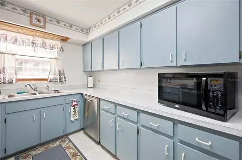 Kitchen - 36 Almond Trl, Ocala, FL 34472 photo 4 of 5