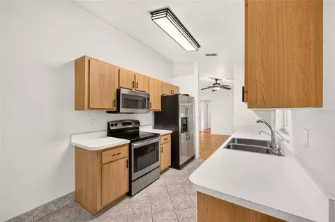 Kitchen - 3826 NE 5th Ter, Ocala, FL 34479 photo 3 of 4
