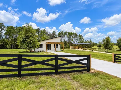 17951 SE 62nd St, Morriston, FL 32668