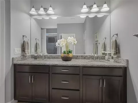 Bath - 9427 SW 70th Loop, Ocala, FL 34481 photo 5 of 6