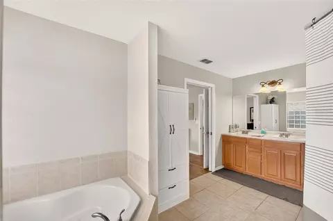 Bath - 7583 SW 102nd Loop, Ocala, FL 34476 photo 3 of 5