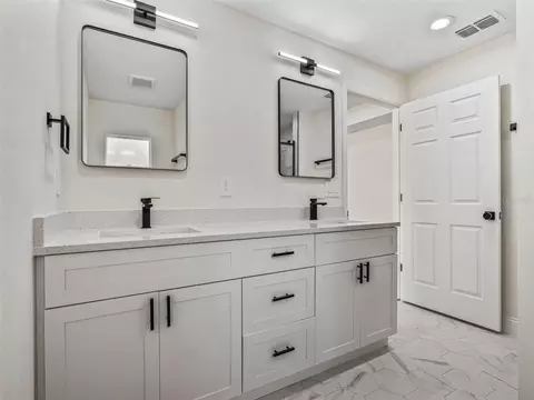 Bath - 5386 NW 54th Pl, Ocala, FL 34482 photo 4 of 6