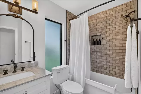 Bath - 4506 NE 8th Pl, Ocala, FL 34470 photo 3 of 3