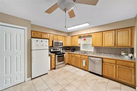 Kitchen - 3720 SE 24th St, Ocala, FL 34471 photo 2 of 4