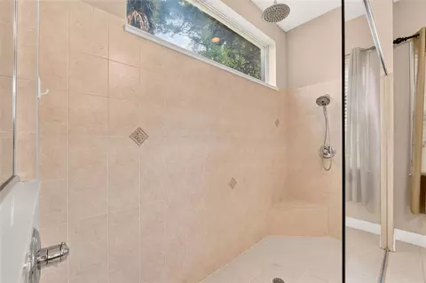 Bath - 2080 NW 111th Loop, Ocala, FL 34475 photo 5 of 10
