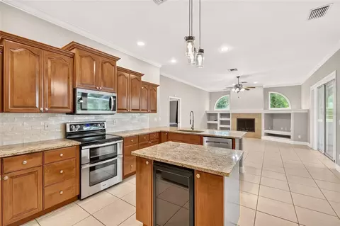 Kitchen - 2080 NW 111th Loop, Ocala, FL 34475 photo 6 of 8