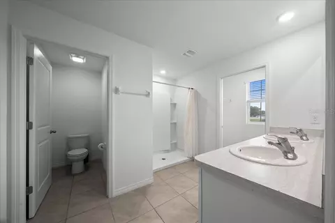 Bath - 745 SE 66th Ter, Ocala, FL 34472 photo 2 of 6