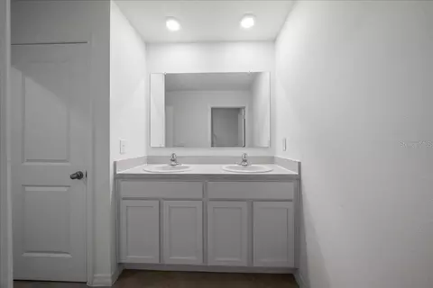 Bath - 745 SE 66th Ter, Ocala, FL 34472 photo 5 of 6