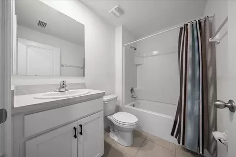 Bath - 745 SE 66th Ter, Ocala, FL 34472 photo 1 of 6