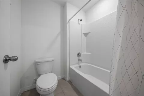 Bath - 745 SE 66th Ter, Ocala, FL 34472 photo 6 of 6