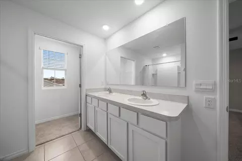 Entry Way - 745 SE 66th Ter, Ocala, FL 34472 photo 9 of 11
