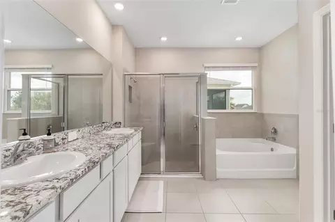 Bath - 4940 NW 39th Loop, Ocala, FL 34482 photo 2 of 10