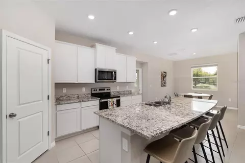 Kitchen - 4940 NW 39th Loop, Ocala, FL 34482 photo 4 of 7