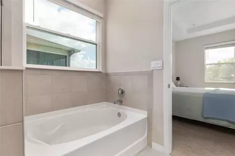 Bath - 4940 NW 39th Loop, Ocala, FL 34482 photo 4 of 10