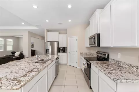 Kitchen - 4940 NW 39th Loop, Ocala, FL 34482 photo 3 of 7