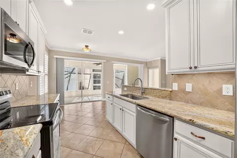 Kitchen - 9123 SW 70th Loop, Ocala, FL 34481 photo 4 of 4