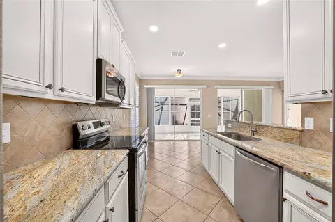 Kitchen - 9123 SW 70th Loop, Ocala, FL 34481 photo 3 of 4