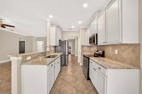 Kitchen - 9123 SW 70th Loop, Ocala, FL 34481 photo 2 of 4