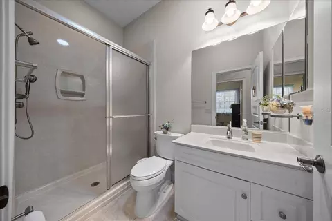 Bath - 820 SE 36th Ln, Ocala, FL 34471 photo 8 of 10