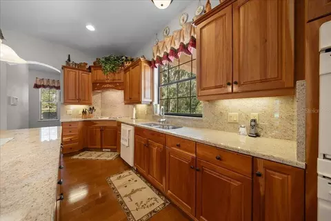 Kitchen - 820 SE 36th Ln, Ocala, FL 34471 photo 5 of 6