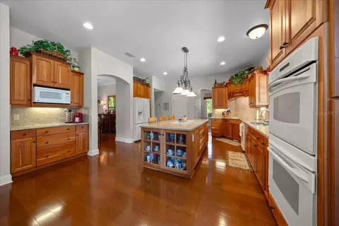 Kitchen - 820 SE 36th Ln, Ocala, FL 34471 photo 4 of 6