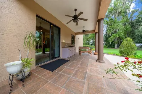 Exterior - 820 SE 36th Ln, Ocala, FL 34471 photo 9 of 12