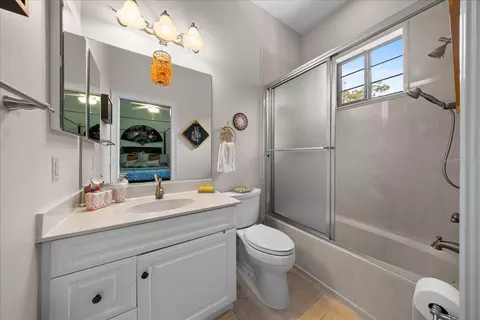 Bath - 820 SE 36th Ln, Ocala, FL 34471 photo 7 of 10
