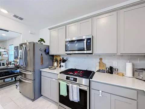 Kitchen - 8413 SW 54th Loop, Ocala, FL 34481 photo 4 of 7
