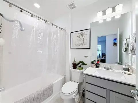 Bath - 8413 SW 54th Loop, Ocala, FL 34481 photo 4 of 4