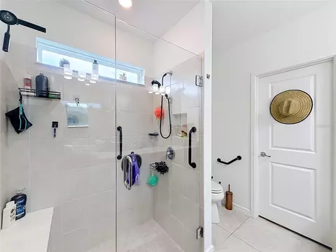 Bath - 8413 SW 54th Loop, Ocala, FL 34481 photo 3 of 4