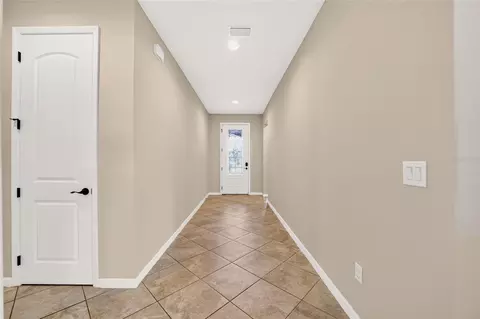 Entry Way - 5086 NW 35th Pl, Ocala, FL 34482 photo 2 of 5