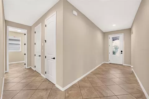 Entry Way - 5086 NW 35th Pl, Ocala, FL 34482 photo 3 of 5