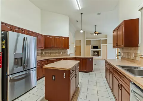 Kitchen - 10330 NW 28th Pl, Ocala, FL 34482 photo 2 of 5