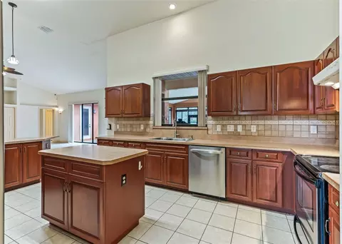 Kitchen - 10330 NW 28th Pl, Ocala, FL 34482 photo 5 of 5