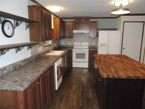 Kitchen - 5950 NE 107th Ct, Bronson, FL 32621 photo 2 of 3