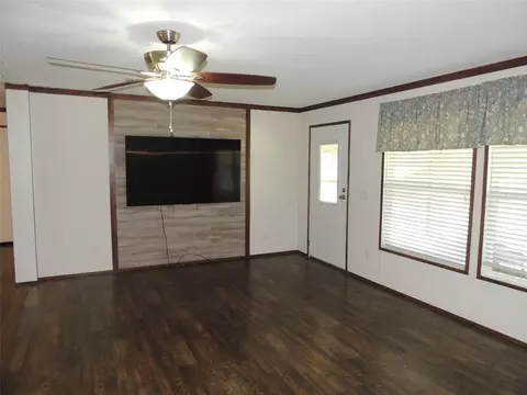 Living - 5950 NE 107th Ct, Bronson, FL 32621 photo 4 of 5