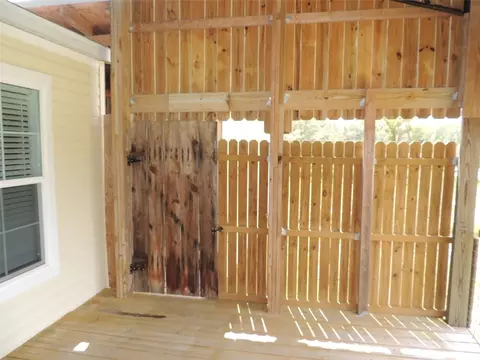 Exterior - 5950 NE 107th Ct, Bronson, FL 32621 photo 10 of 11