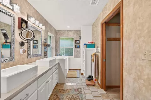 Bath - 8699 SE 12th Ct, Ocala, FL 34480 photo 3 of 8
