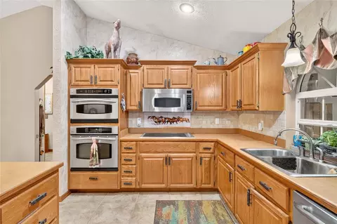 Kitchen - 8699 SE 12th Ct, Ocala, FL 34480 photo 5 of 10