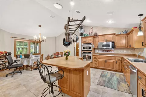 Kitchen - 8699 SE 12th Ct, Ocala, FL 34480 photo 4 of 10
