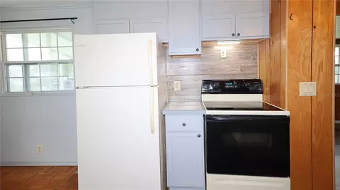 Kitchen - 417 NE 64th Ave, Ocala, FL 34470 photo 2 of 3
