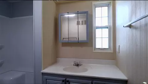 Bath - 417 NE 64th Ave, Ocala, FL 34470 photo 1 of 2
